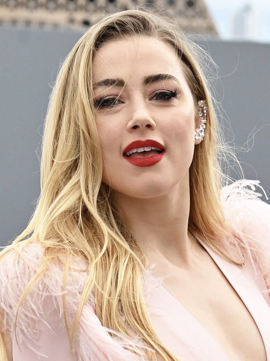 amberheardfiles's tweet image. thinking about this amber heard