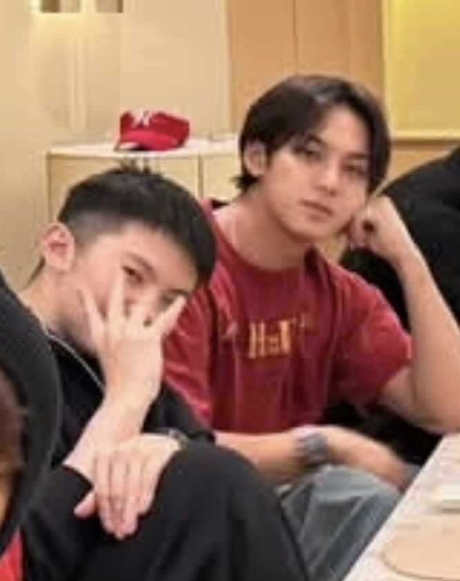 __jomil's tweet image. hehe