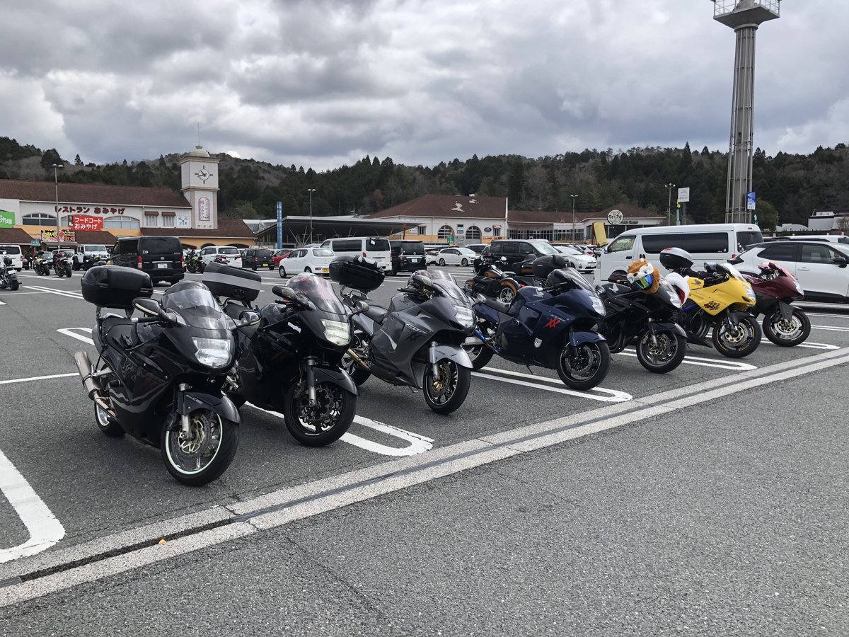 CB400SB_SP's tweet photo. 2025主な出来事
結構、ミーティングに参加出来たかな🤔
1番は、長崎からのご夫婦に合わせて行ったブラバの聖地へのツーリング。
あとは、関東のメンバーと数年ぶりに浜名湖で再会出来た事。 https://t.co/vGJkQDrrng