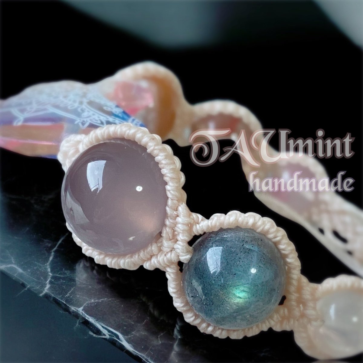 minthandmade's tweet photo. 本年もお世話になりました😚♬
皆様良いお年をお迎えください🙏💐

#ハンドメイド
#ハンドメイドアクセサリー
#天然石　#ブレスレット https://t.co/NnN13I4nwr