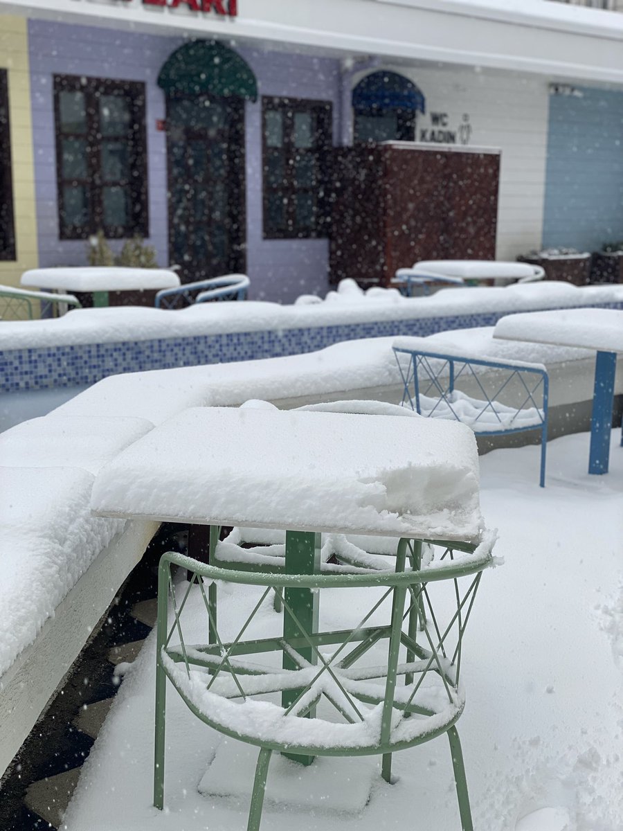 Urfa, yılbaşı ve kar .
Bu kadar güzelini beklemiyordum
Masal gibi ❄️☃️✨♥️