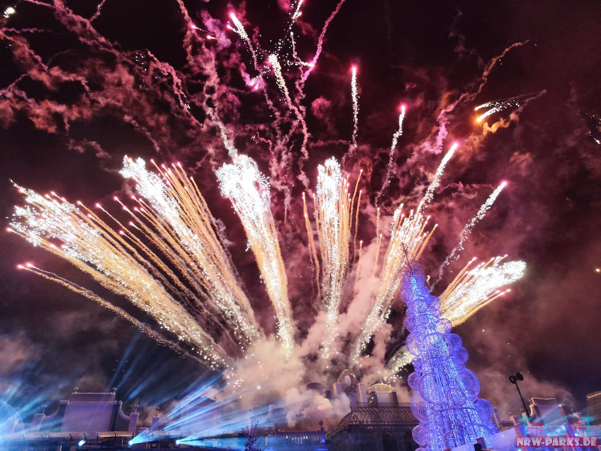 Wir wünschen euch einen guten Rutsch ins neue Jahr! Wie verbringt ihr den Jahreswechsel?

#werbungunbezahlt #phantasialand #wintertraum #nrw #amusementpark #themepark #achterbahn #pretpark #rollercoaster #abenteuer #spass #spaß