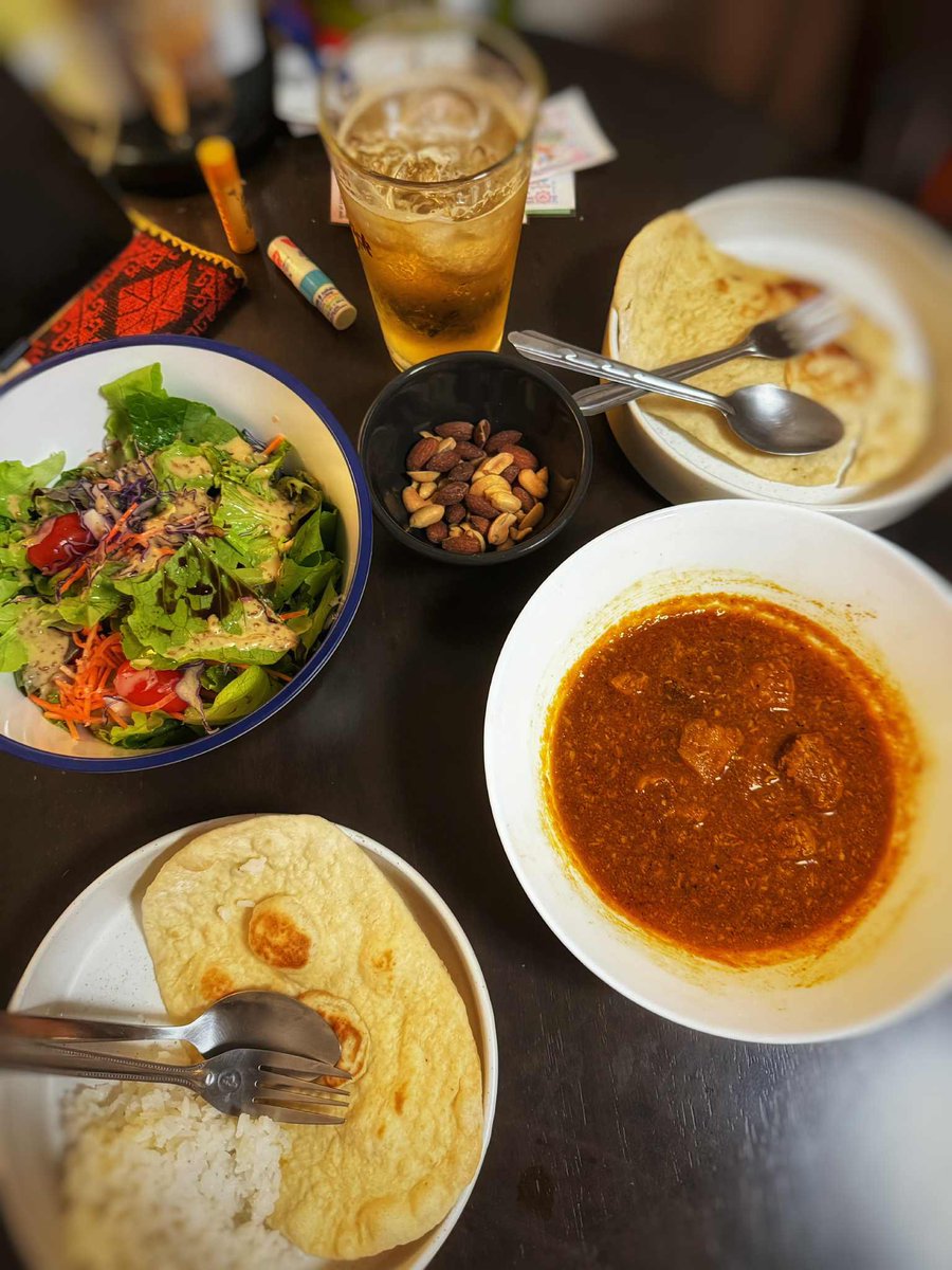 KlongMatthew's tweet image. stepping out the door 🚪 

#couldhappen #ornot 

these Sydney fireworks last a fucking hour?!?!? my lord 

also, @foodhomebkk korma and nan was lovely 😊 🍽️