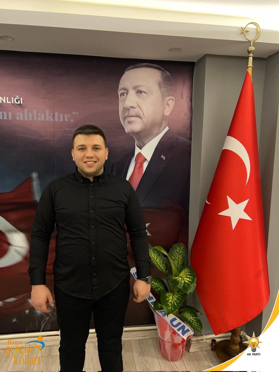 Birlik, inanç ve umutla 2026’ya giriyoruz.
Yeni yıl; hedeflerimize güç, ülkemize sağlık ve huzur getirsin. 🌟🇹🇷
#2026yılı #AKGençlik #Biga
 Onur Can Kanbur
AK Parti Biga Gençlik Kolları Başkanı