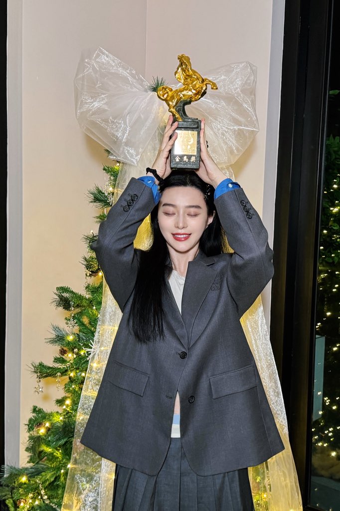 realBingbingFan's tweet photo. 2025，我交的作业！
2026，踏马而来！❤️❤️❤️
热爱可抵万难，亲爱的我们，一起加油！ https://t.co/WV4Qw1Tcom
