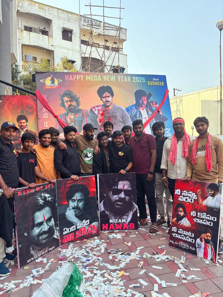 ManikantaGade's tweet photo. Kailasam(Viswanath)May be missed
But Fans show in #Vimal70mm celebrations 🔥🕺❤️
🎵 🔥 @ThisIsDSP
✍️ ❤️ @Trivikram_Fans
#ileyana 💃❤️
#Jalsa4K
#JalsaReRelease
#JalsaReReleaseOnDec31st
#Jalsa4KCelebrations
@KukatpallyPKFC 
@SudheerNaiduuu 
@SandyDhanapala https://t.co/kArQB5sxKW