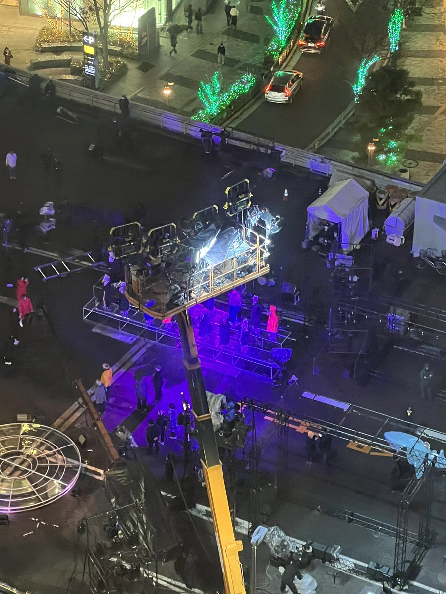 私が有楽町で観た撮影。
完全に米津玄師の紅白のIRIS OUTのリハかなんかだったぽいかしら…