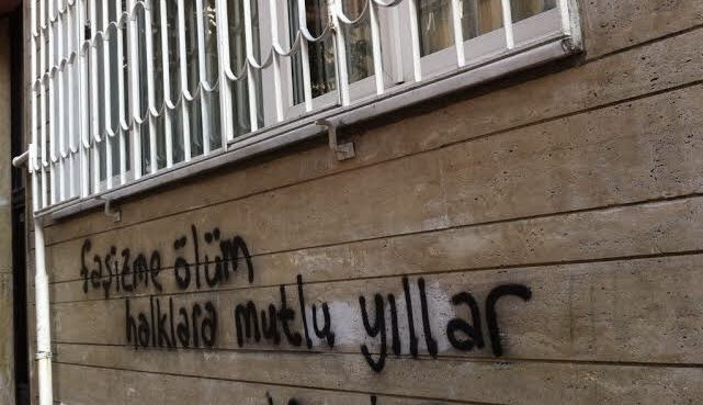 Faşizme ölüm
Halklara mutlu yıllar