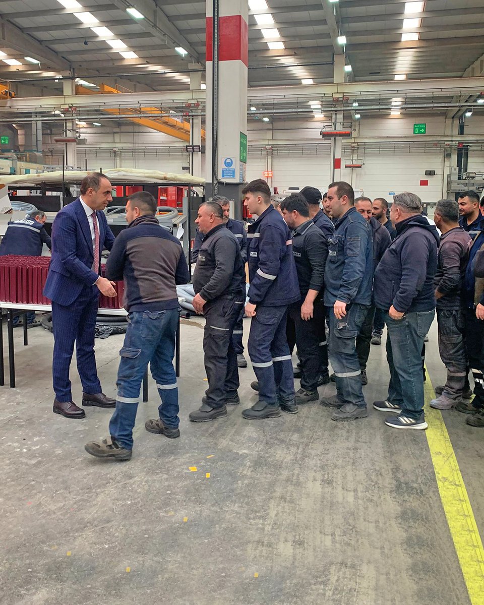 Yeni yıl vesilesiyle Genel Müdürümüz Sayın Levent Çamur, Karba Otomotiv ailemizin değerli üyelerine yeni yıl hediyelerini takdim ederek tüm çalışanlarımızın yeni yılını kutladı.

Yeni yılda da aynı birlik ve kararlılıkla üretmeye, gelişmeye ve birlikte büyümeye devam edeceğiz.