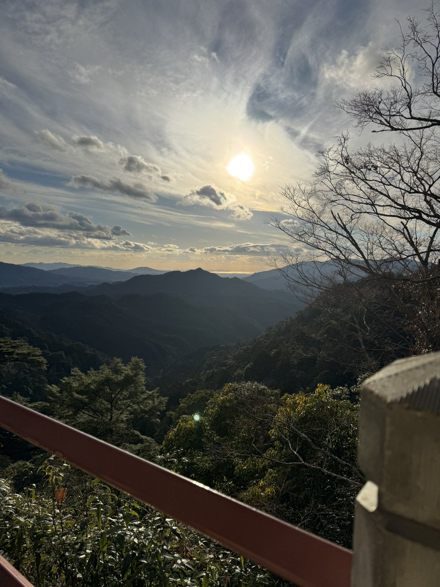 色んなことがあって色んなことを好きだと言った一年でした〜駆け抜けた〜
今年一年ありがとうございました❣️
来年はもっと絵を描くぞ〜