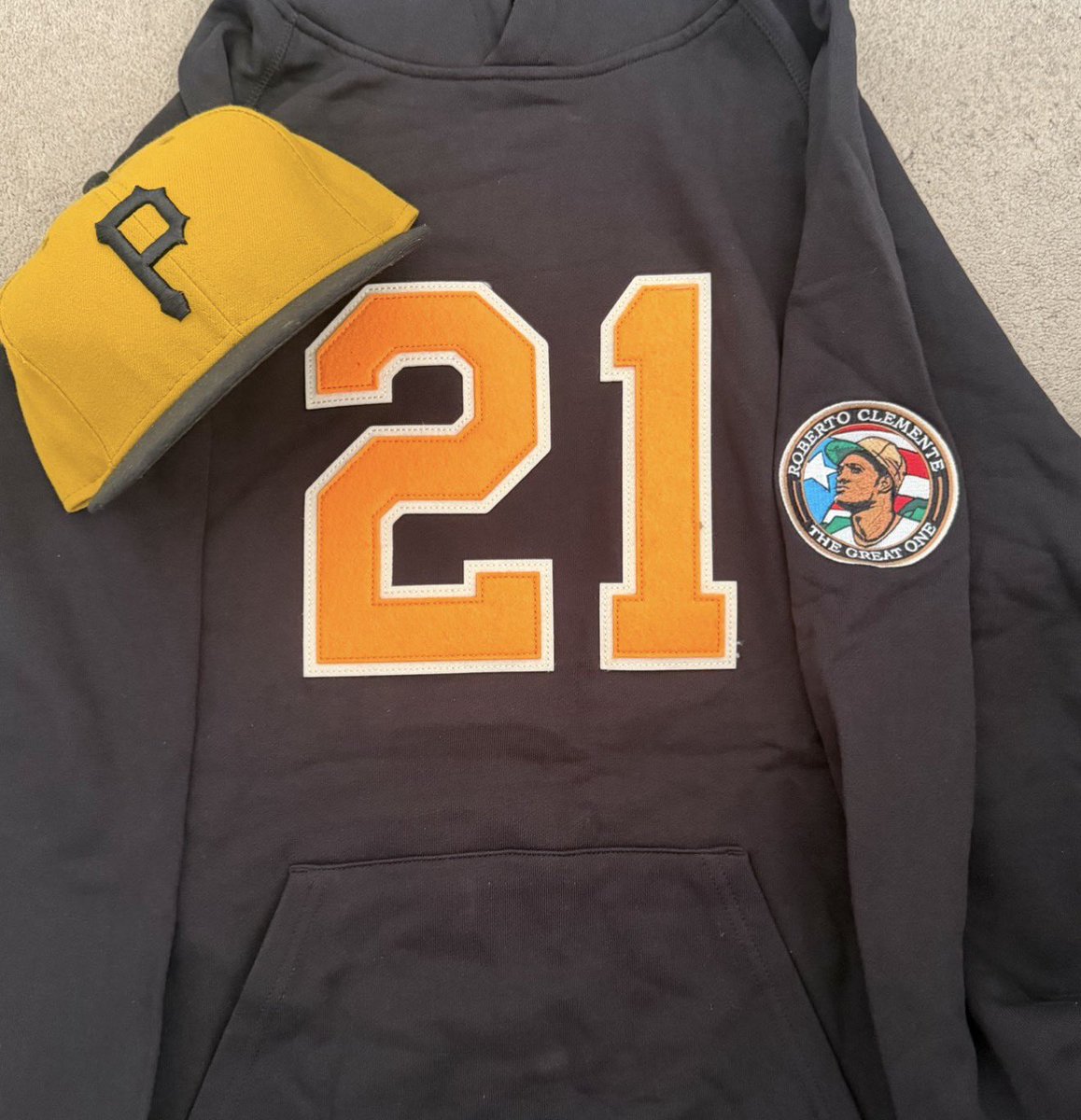 Hatter_up's tweet image. Today’s Hat/Hoodie of the Day is in Honor of Roberto Clemente who died tragically on New years Eve in 1972 Traveling to bring aid to victims of the Nicaragua earthquake @EbbetsVintage @Pirates @baseballhall #HOF #HatTwitter #HatoftheDay #HatCollector #UnitedByCaps @MLBPuertoRico
