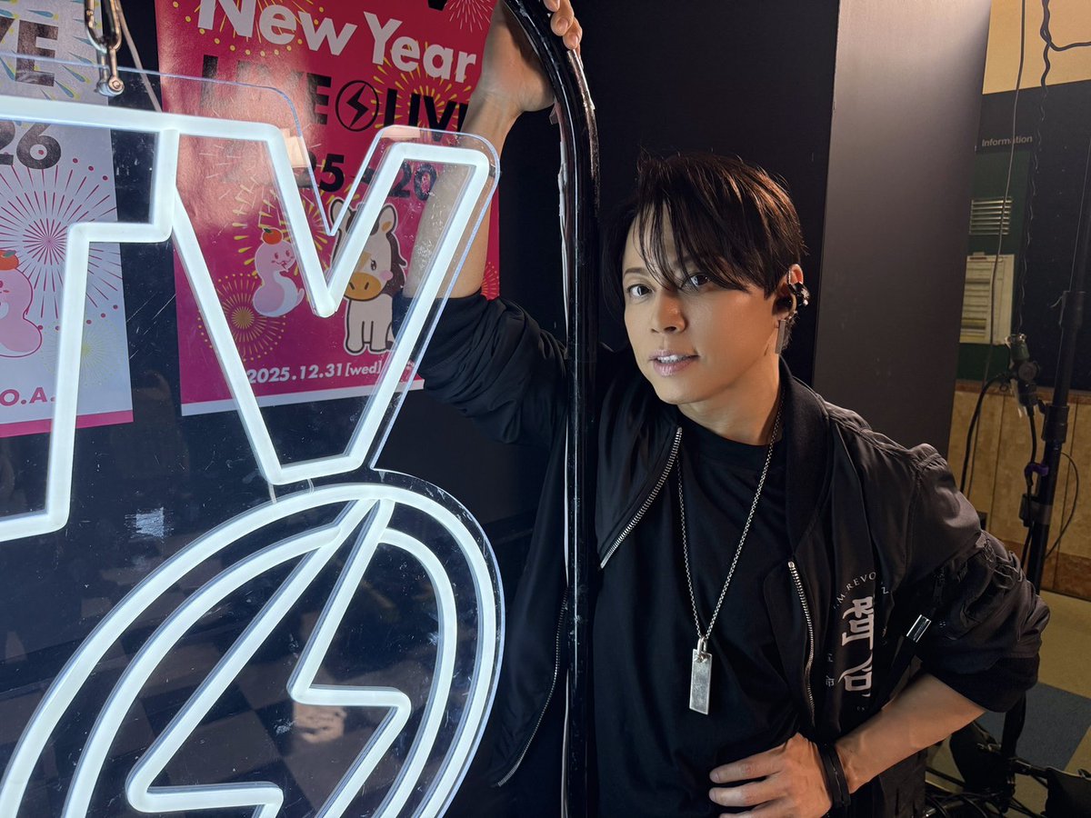 TBSCDTV's tweet image. #CDTVライブライブ 
年越しカウントダウンFes.⚡️
本番直前ショットで実況中だよ！

🐍2025年
　年忘れヒットソングメドレー🐍

続いては！
#TMRevolution が
「HOT LIMIT」💫

#超とき宣 が
「最上級にかわいいの！」💕

#MAX が
「TORA TORA TORA」を披露💃

朝5時までノンストップライブ🎶

#CDTV