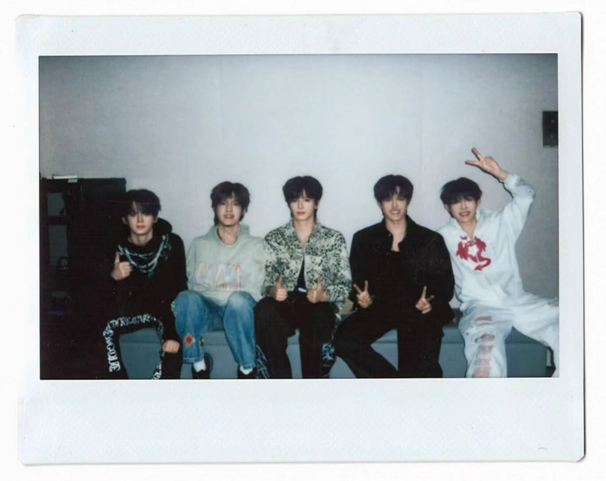 twentytwoxzz's tweet image. TF FAMILY gzh update

TOP｜年末的点滴时光册

#登陆少年组合 #TransfOrmProject