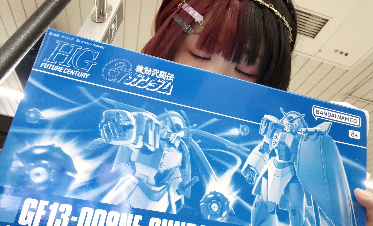 今年も1年ありがとうございました❣️
楽しいワイワイ大晦日になり感無量😘
帰っておばあちゃんに北海道から送ってもらったイクラを食べて年を越そうとおもいます·͜·ᰔᩚ

これは最速で頂いたお年玉のガンダムローズ🌹