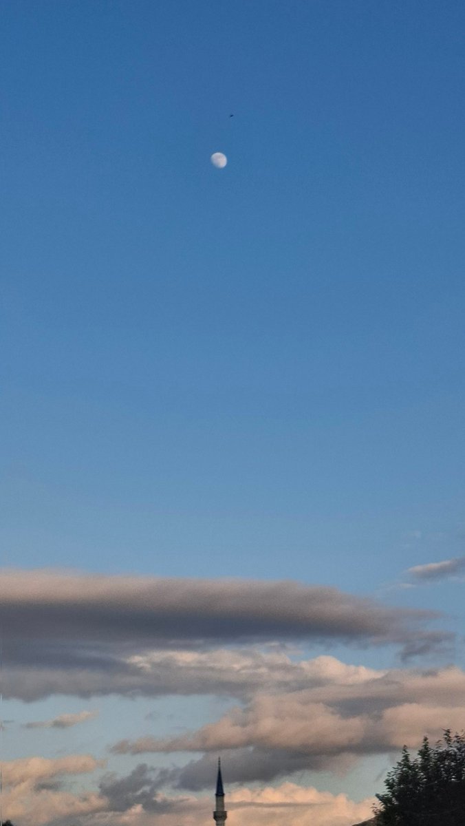 Bu ay denilen lavuk biz çocukken geceleri çıkmıyor muydu sadece aq