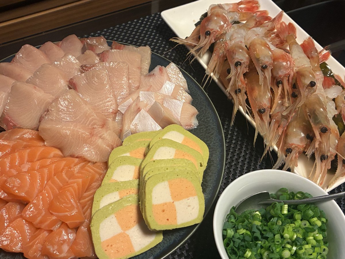kanadeseto's tweet photo. 2025年は暮れ2026年へ
大晦日はいつも美味しい https://t.co/J4xNZ3uy3k