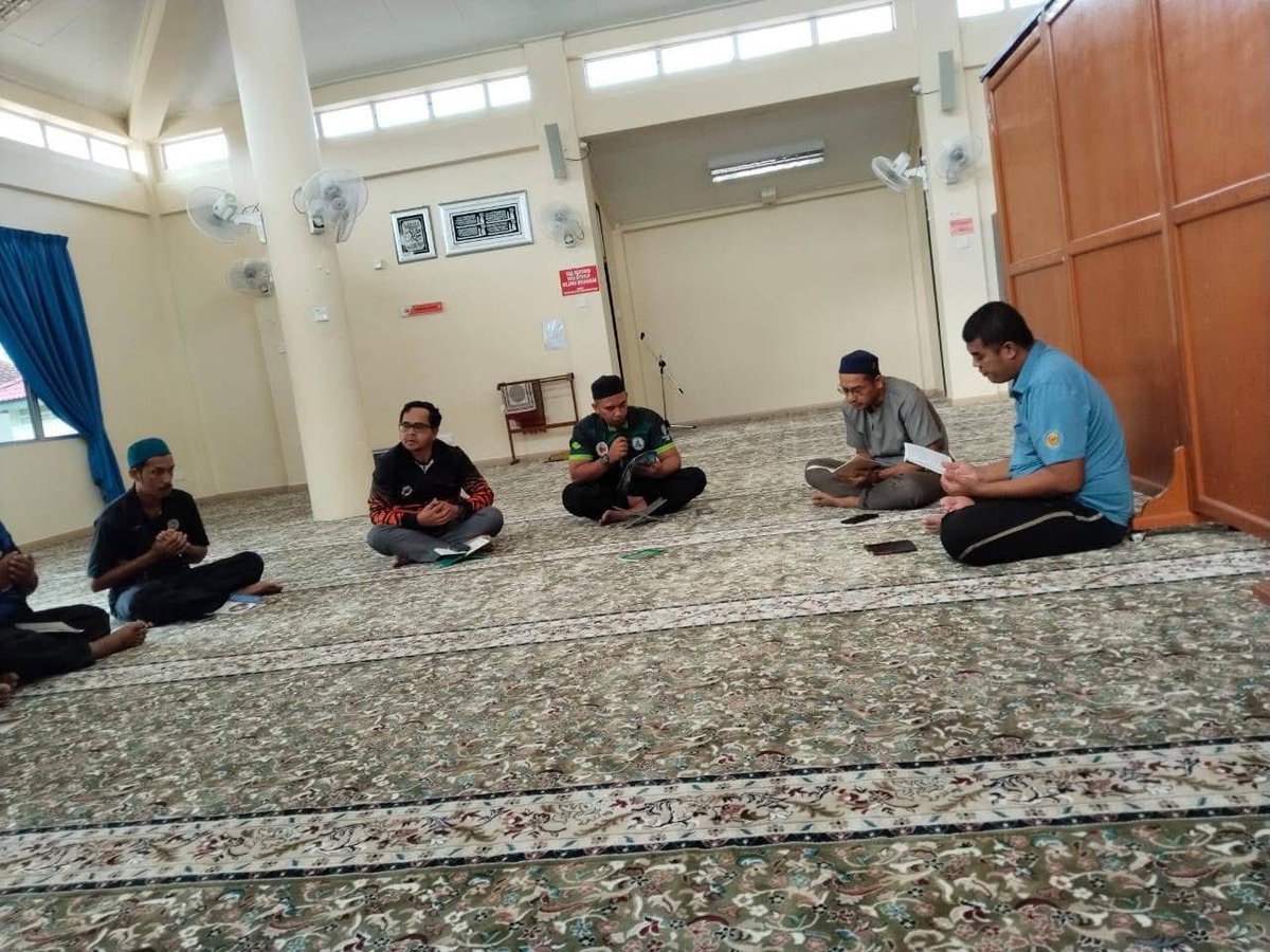 BesutPbsd's tweet photo. MEMBUKA TIRAI TAHUN BARU 2026
(MAJLIS TAUTAN KASIH PBSD BESUT 2025)

BESUT (31 Disember 2025) – Pejabat Belia dan Sukan Daerah (PBSD) Besut telah menganjurkan Majlis Tautan Kasih PBSD Besut 2025 bersempena sambutan Tahun Baharu 2026 https://t.co/FfeyPU0816
