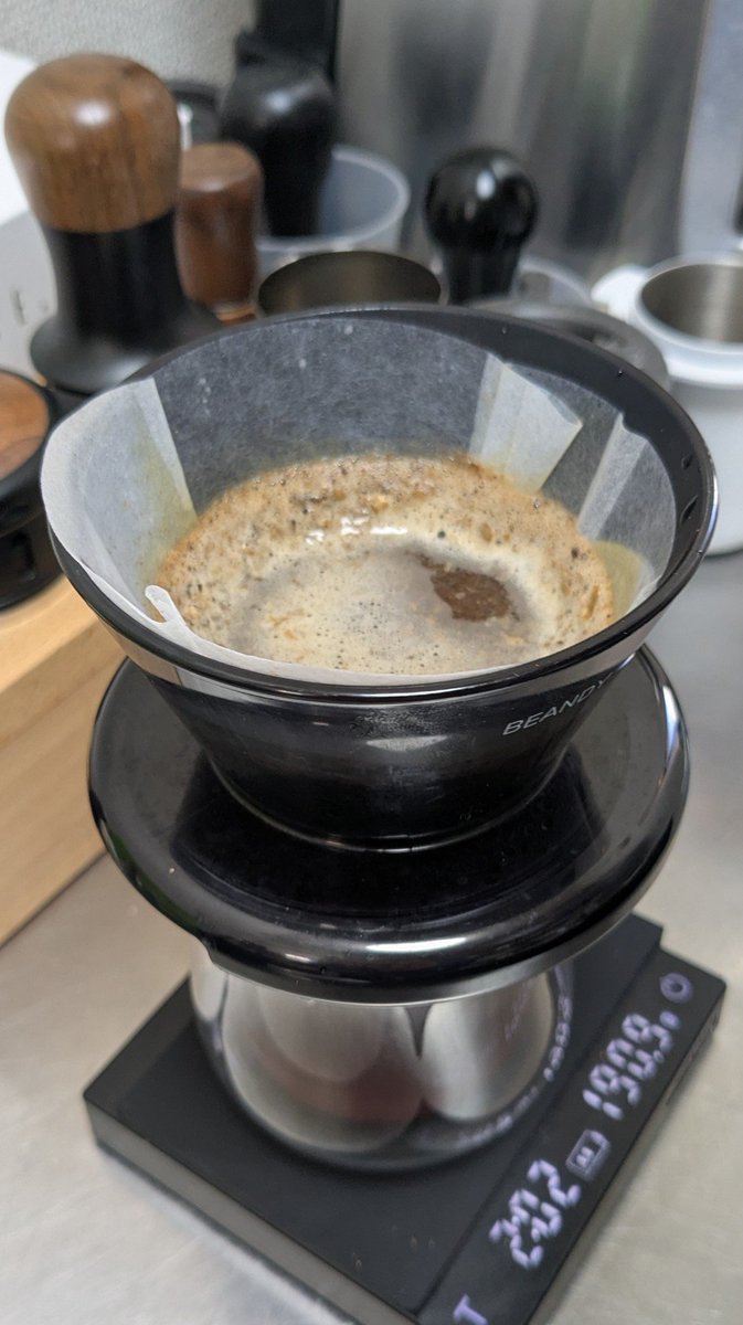 nekogoro_anchor's tweet photo. 本日の昼珈琲。
#LayersCoffee さんのCostaRicaSanJuanillo MarselleraRedHoneyを頂く。
みかんな果実と紅茶感がバランス良い
。穏やかに美味しい。
今年は珈琲の感想をアップし始めたけど、正確に味を採る事の難しさを強く感じました。精進、必要ですね。 https://t.co/jNe0v88AzW