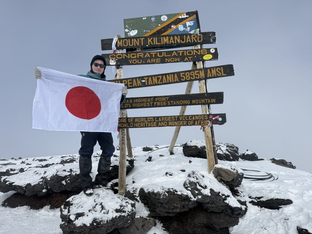 saigou09's tweet image. キリマンジャロ登頂！