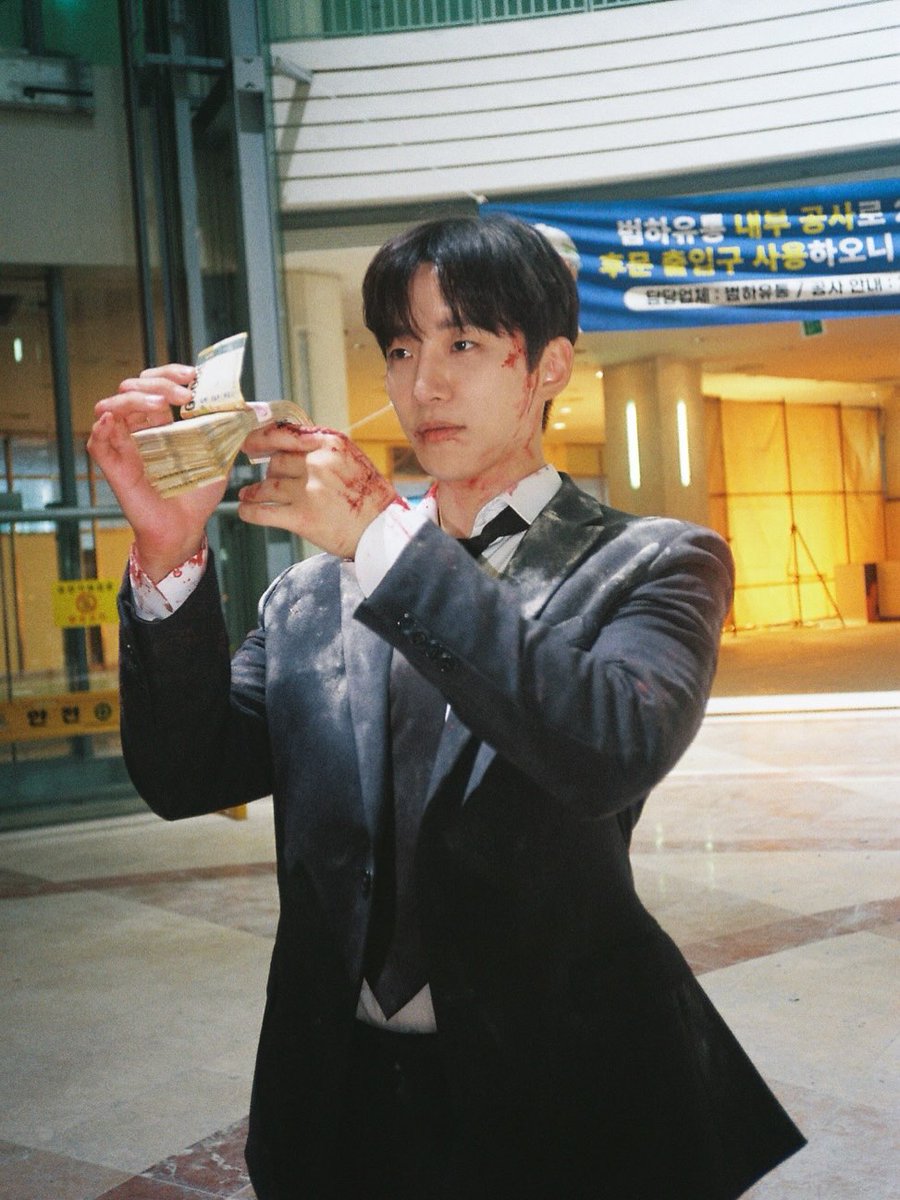 daisy_talks's tweet photo. Donation for Sang-ung 😂❤️
I hope Junho knows about this trend 😂

#이준호 #LeeJunho #Cashero https://t.co/KPTNsB3K45