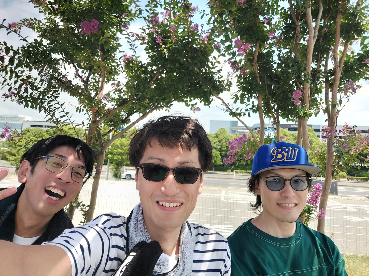 agodevich's tweet photo. 本年もお付き合い頂きました皆様ありがとうございました。3年ぶりの右脳爆発、改めてご来場いただいた皆様、関係者の皆様ありがとうございました。
個人的にはスリーブ穴をはじめ種々不良を巡る闘いで発狂しかけた(画像参照)ところ右脳の存在が2025を彩ってくれ感謝。来年も宜しくお願いします。 https://t.co/2d26HQqAMM