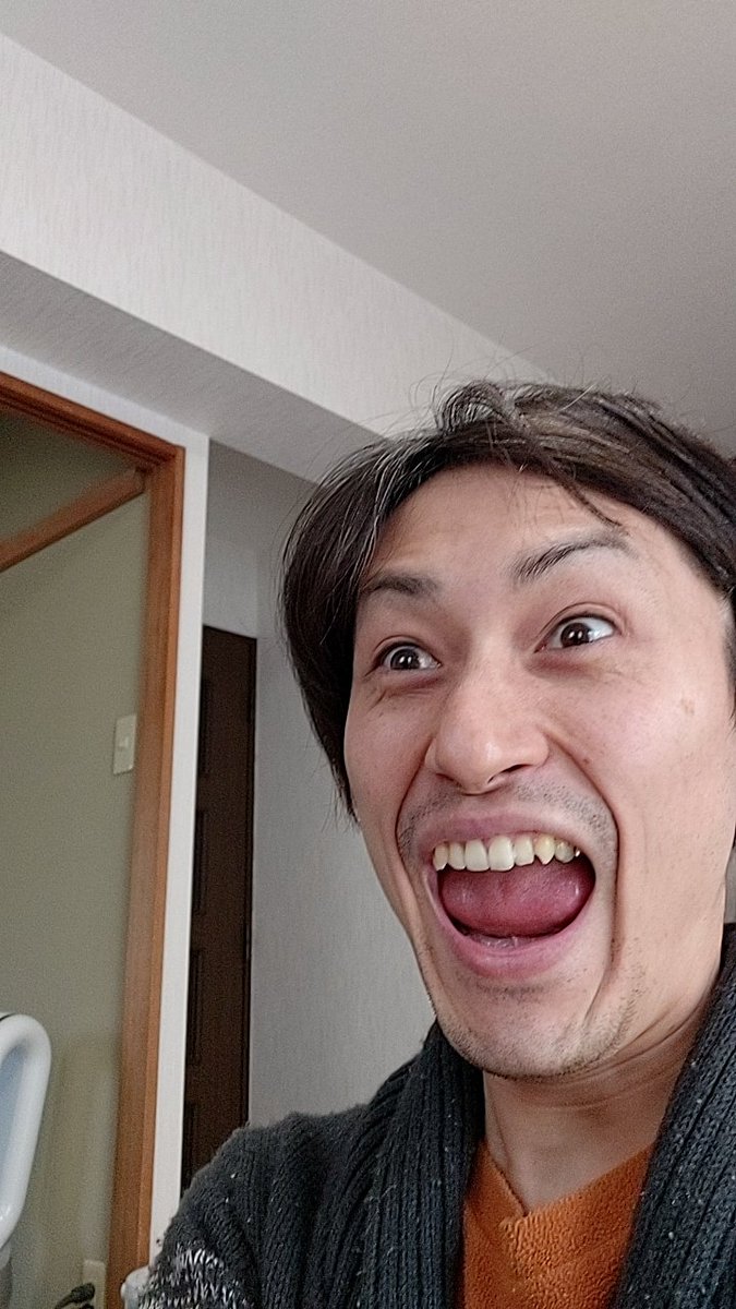 agodevich's tweet photo. 本年もお付き合い頂きました皆様ありがとうございました。3年ぶりの右脳爆発、改めてご来場いただいた皆様、関係者の皆様ありがとうございました。
個人的にはスリーブ穴をはじめ種々不良を巡る闘いで発狂しかけた(画像参照)ところ右脳の存在が2025を彩ってくれ感謝。来年も宜しくお願いします。 https://t.co/2d26HQqAMM