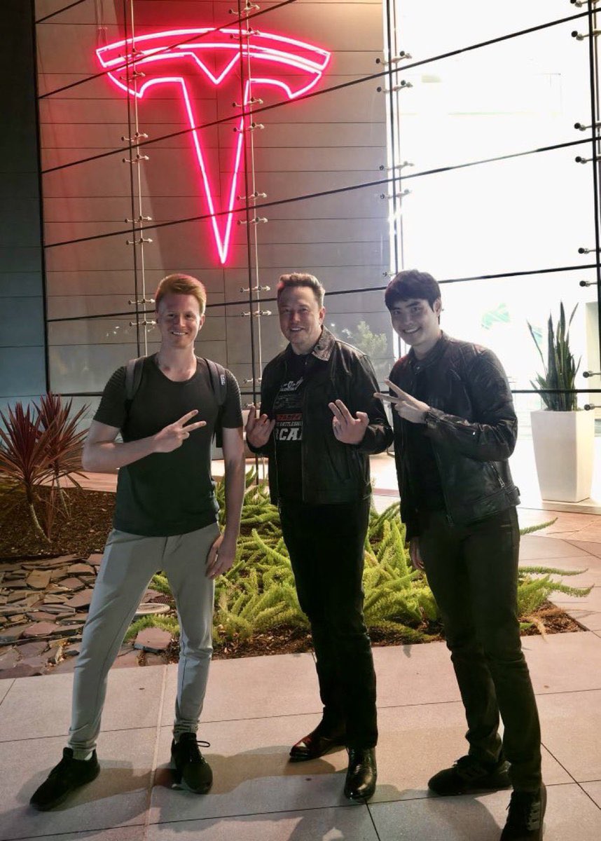 MAGANEWSShapiro's tweet image. Almost half of Americans don’t like Elon Musk,if you like him leave a red heart￼ ❤️or give him thumbs up ￼👍