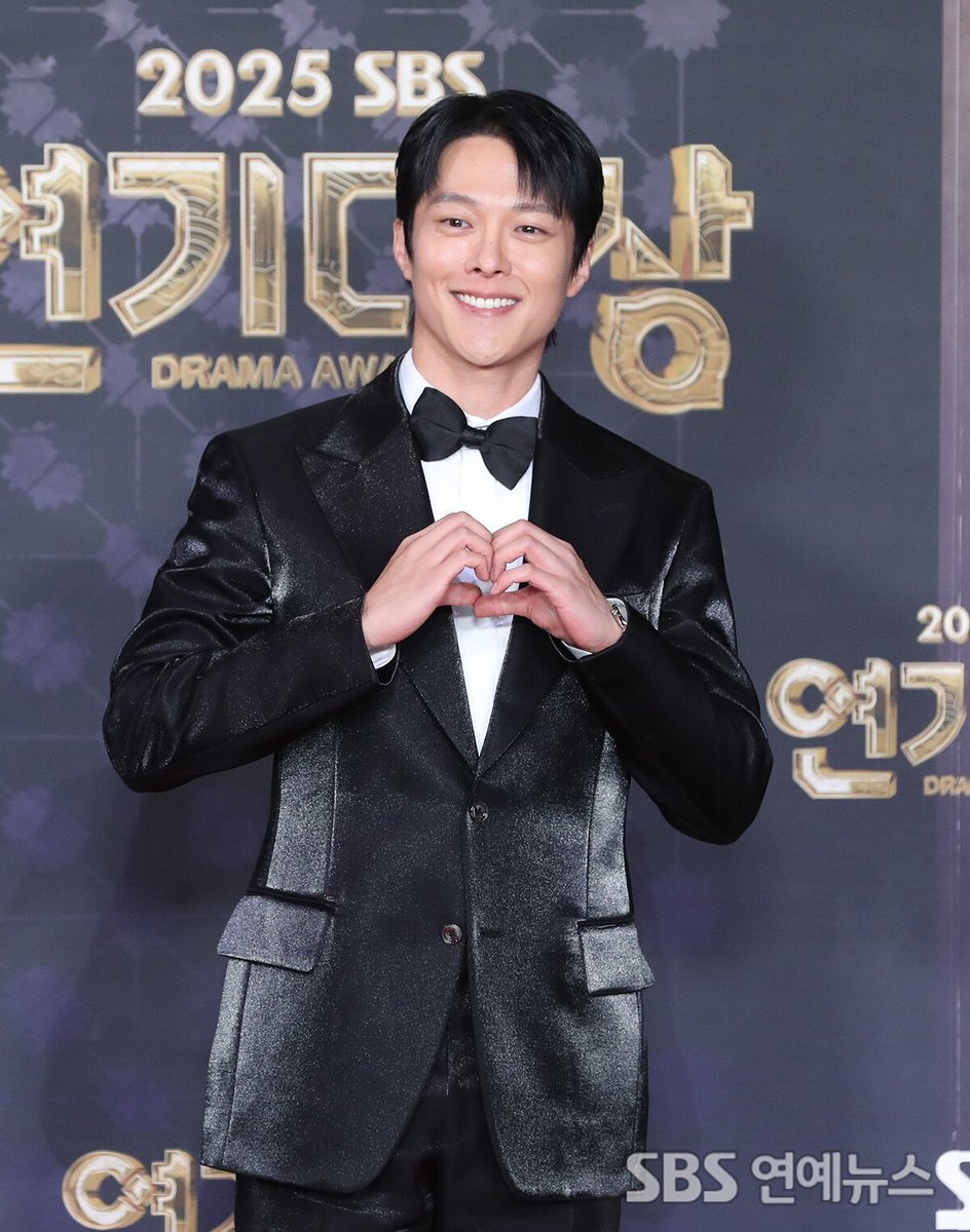 SBSEnterNews's tweet image. “[E포토] 장기용, '미소가 아름다운 멜로'
👉 ent.sbs.co.kr/news/article.d…

#행사 #서울 #마포구 #e포토 #미소가_멜로 #장기용 #SBS연예뉴스_백승철_기자 #백승철
SBS연예뉴스 팔로우 해주세요”