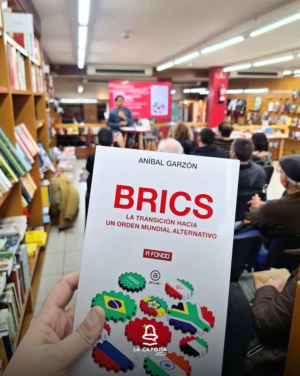 AnibalGarzon's tweet photo. El 2025 ha sido un año de muchos viajes, conferencias, formaciones, y entrevistas, por mi libro "BRICS: La Transición hacia un Orden Mundial Alternativo". Un año donde he podido conocer a grandes personas interesadas por el tema, pese al silencio mediático. ¡Seguimos en 2026! https://t.co/4FLcruOPNm