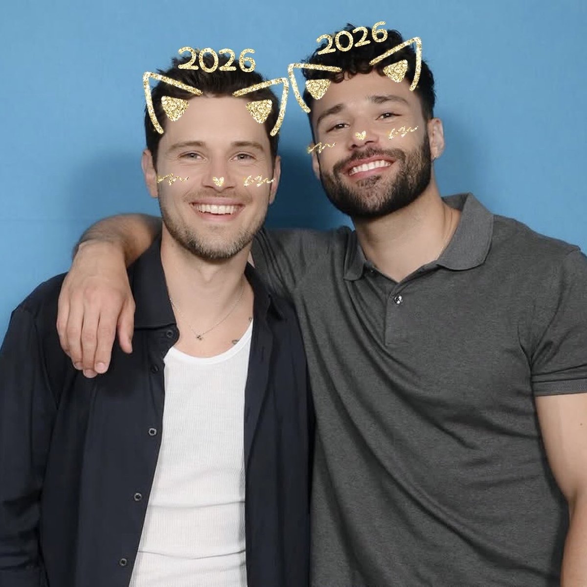 2rang5959's tweet image. 타를가좍들 올한해 고생하셨어요!!!! 
내년에도 저랑 같이 타를로스 하셔야한다 🥹🥹 
메리햅삐뉴이어입니다🎊