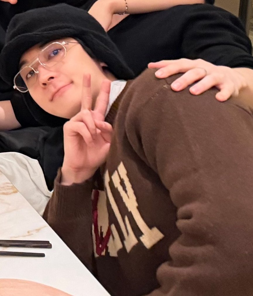 minwonjeu's tweet image. my lovessssss happy new yearrrrrr 🥳🥳🥳🥳🥳🥳🥳🥳🥳🥳