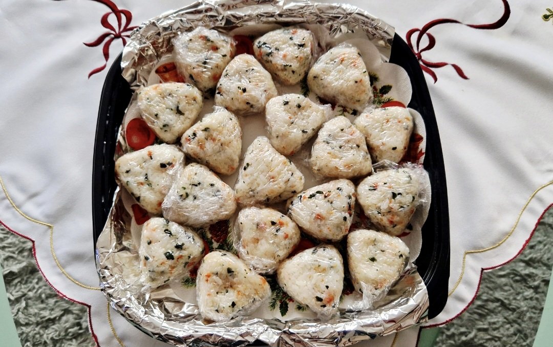 長男が持ち寄り大晦日パーティーにもっていくおにぎり🍙完成💪（４合）
#大晦日　#ドイツ
#ドイツ人はおにぎりが好き