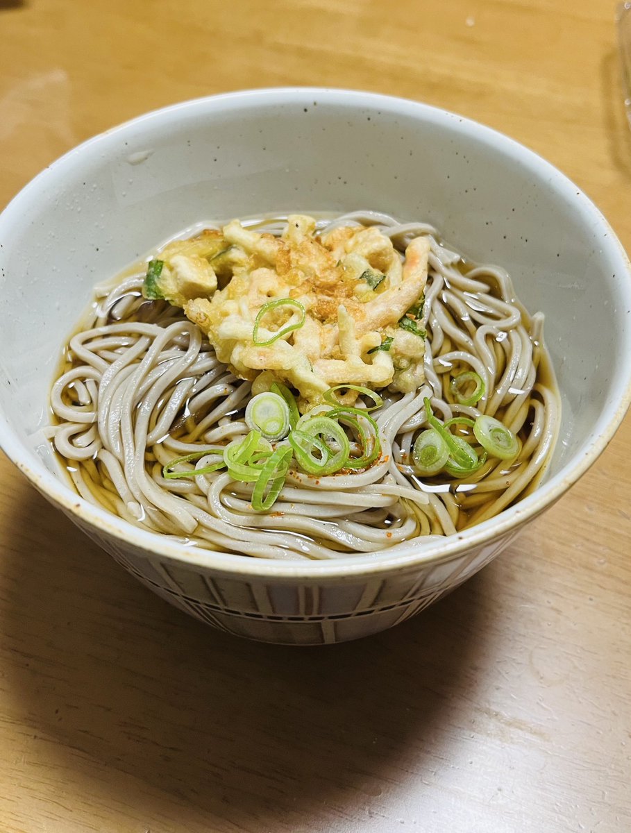 ryutancamp's tweet photo. 今年も大変お世話になりました🍜
#年越しそば https://t.co/FPu8hFkenZ