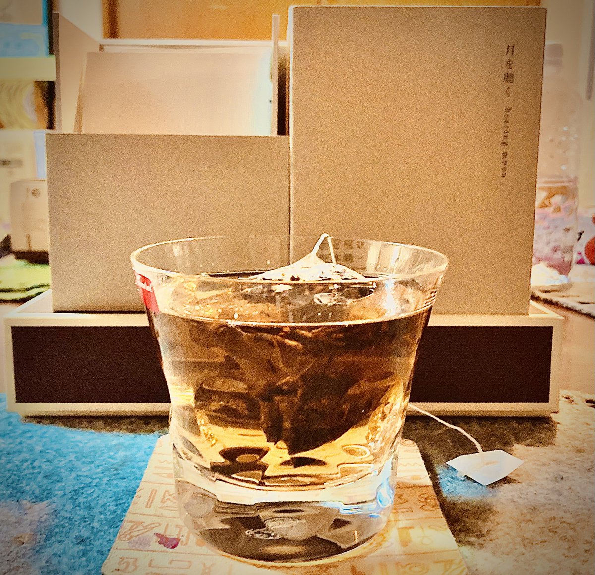 dale_matanori's tweet photo. やっとこ‥ゆっくりな時間⏳
もうすぐ新年🔜
の前には1年の自分への労いを
教授のお茶🍵で

#ENTEA
#坂本龍一
#教授
#月を聴く
#音を視る時を聴く https://t.co/jq1kmh2TCN