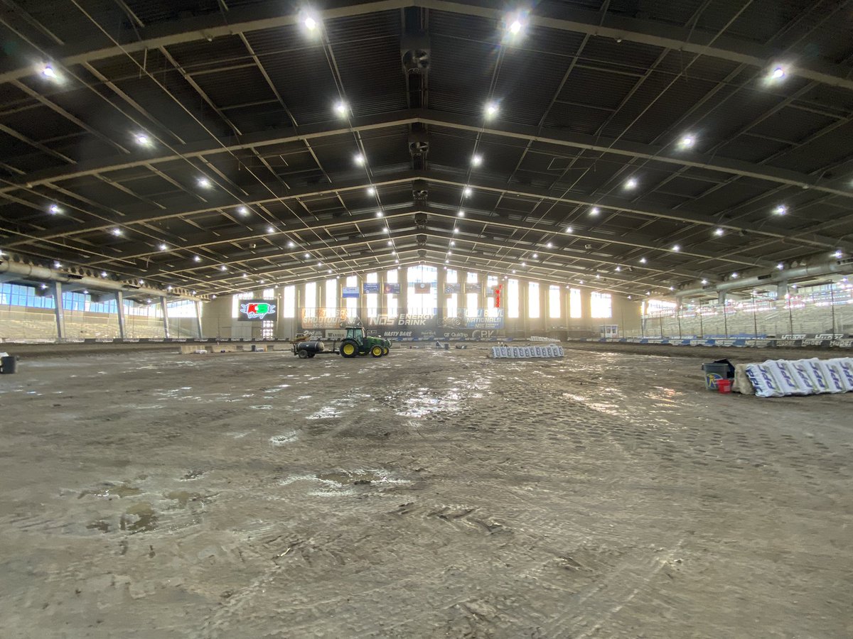 ShafferVoice's tweet image. Day 2 at @TulsaShootout! 

And not a fender car in sight @ABCracing54