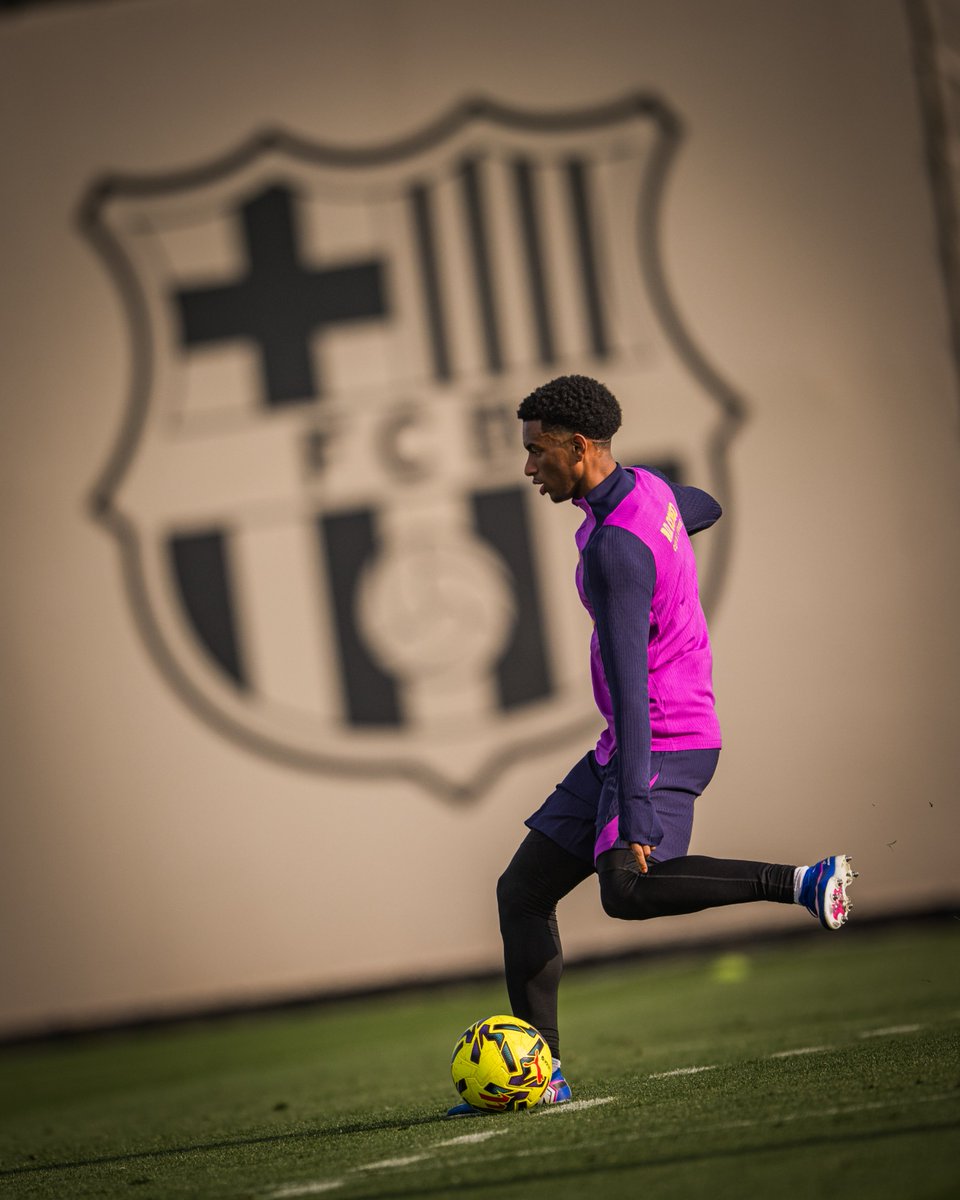 FCBarcelona's tweet photo. Working til the last day! https://t.co/17cutX75vW