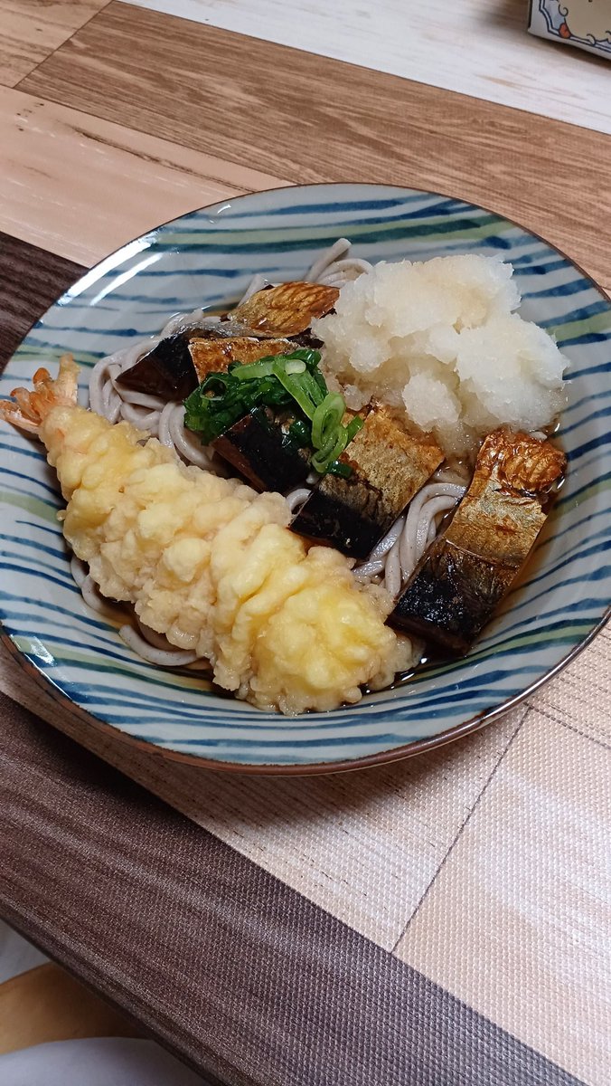 hata4410's tweet photo. 今年の年越し蕎麦は豪華だぞー！鰊のっけちゃったもんねー！
みなさま良いお年をー！ https://t.co/HvXjP6cKmL