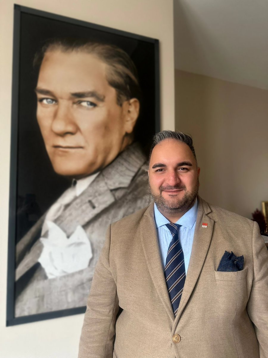 Nice gülümsemenin ardında ki büyük mücadelenin saklı olduğu bir yıl oldu 2025, kimi günler yük ağırdı, kimi günler yüreğimde mağlubiyet fazla. Zor günlerin çok güzel insanlar getirdiğine tanık oldum. Kıymetli olanın birinin hayali için çabalamak olduğunu gördüm. Değer göstermek,