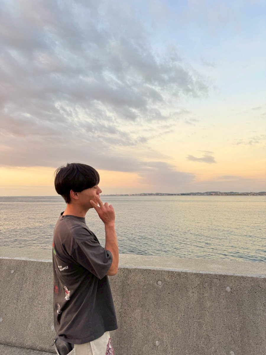 皆様方今年一年お世話になりました🙇いろんな繋がりが増えた刺激的な1年でした！！
来年もまたよろしくお願いします！まだ絡んだことないFFさんもぜひ！

来年は彼氏欲しいです(切実