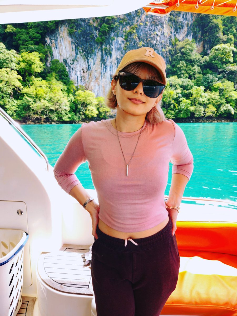 Ramona Azween tweet media