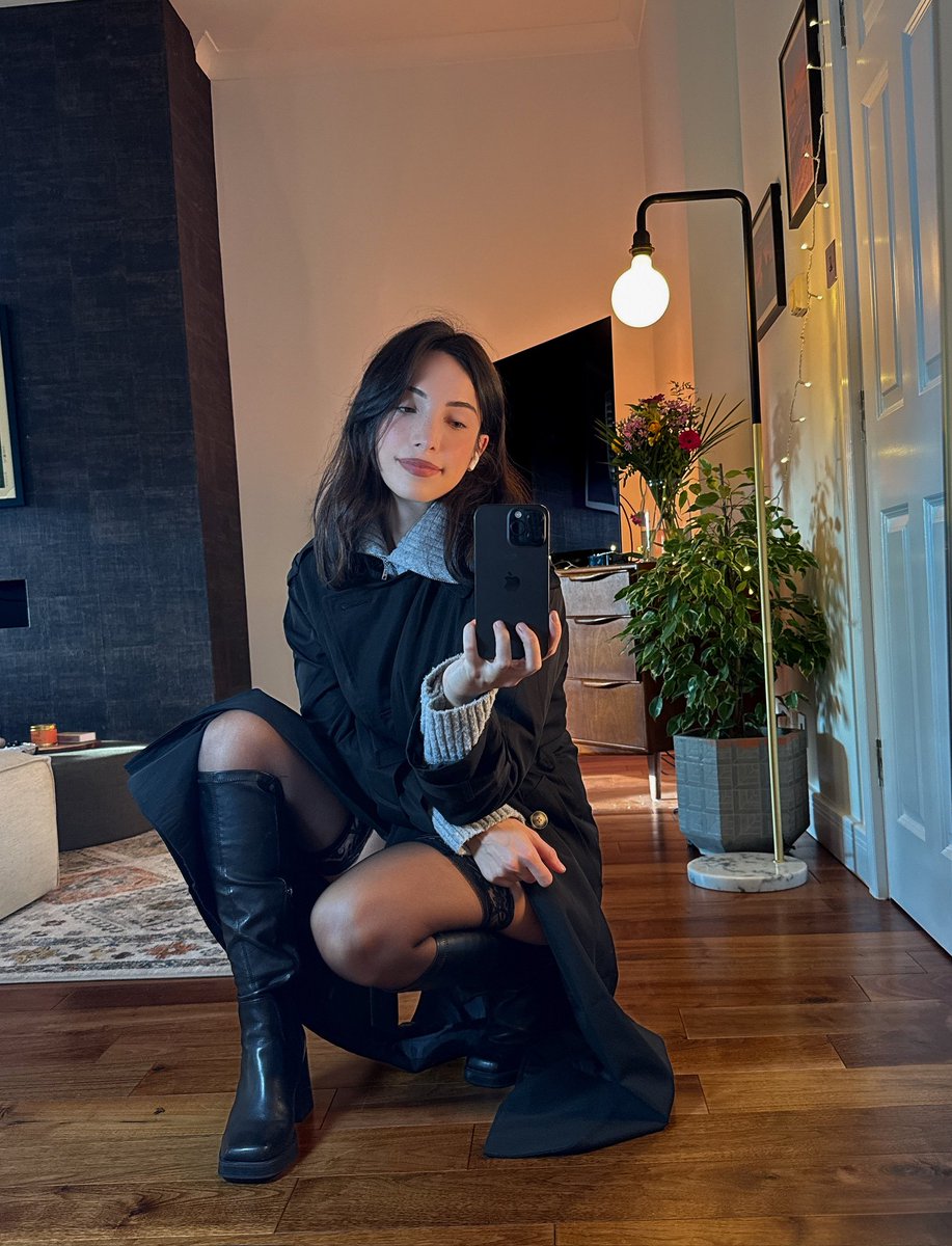 #KneeHighBoots

(𝑃𝑖𝑐𝑡𝑢𝑟𝑒 𝑐𝑜𝑢𝑟𝑡𝑒𝑠𝑦 𝑜𝑓 <a href="/blinkx666/">Liz</a> )