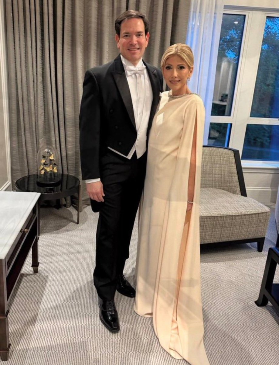 SUBRATA30016572's tweet image. Drop a❤👍 if you love this beautiful couple!🥰