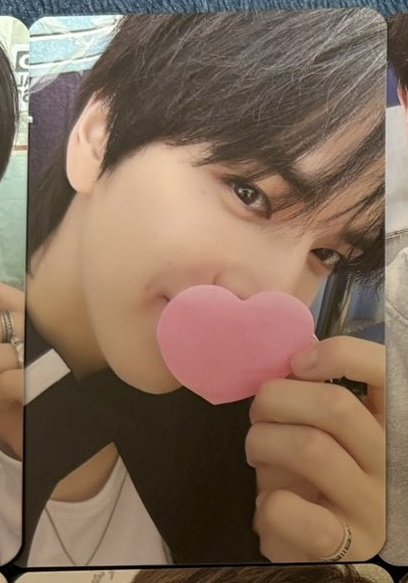 KYH_Global's tweet image. 2026 SEASON’S GREETINGS [SKATER BOYZ] #YOUNGHOON 

- Photocard (2/2)

Backside message: 🛹
Don't fall. If you do, it'll hurt me even more……

cr. endearingyh 
더보이즈 영훈 #더보이즈 #영훈 #THEBOYZ #더보이즈영훈 🍞