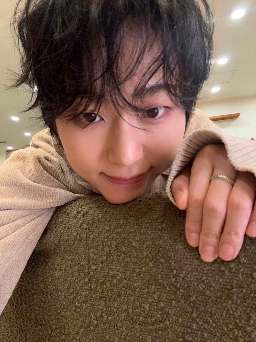 저도 짘님과 함께해서 행복했던 2025년…♡
사랑할 만한 점이 너무너무 많은, 좋아하는 것이 부끄럽지 않게 만들어주는 아티스트여서 고마워
2026년에도 잘 부탁해💗