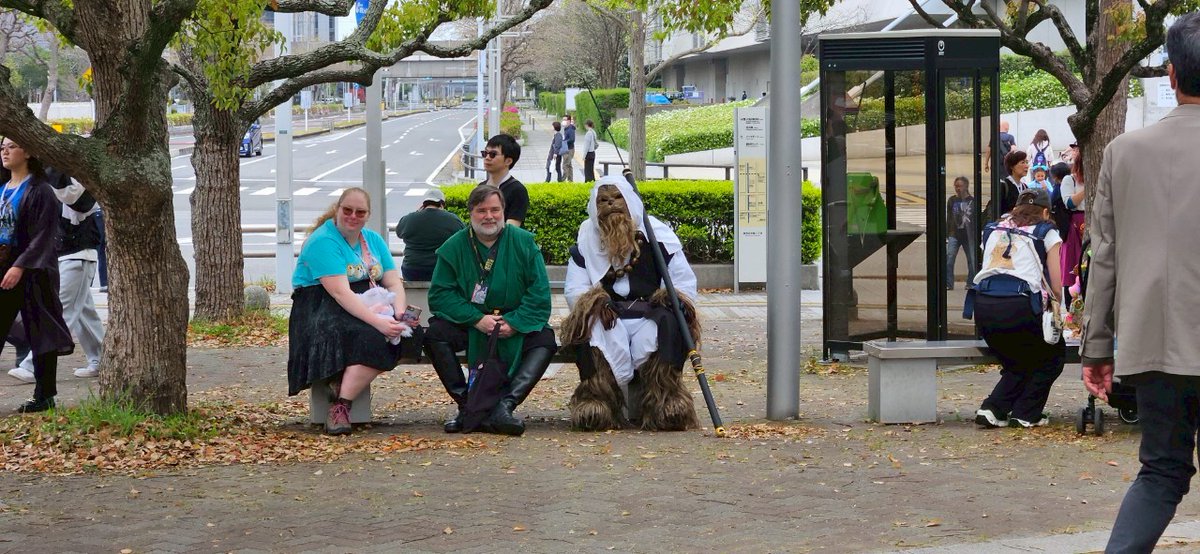 今年も一年皆様に大変お世話になりました。
2026年は腰痛治療ついでに少し痩せて顔も小さくなって
「あれ？さぼすさんってもしかしてイケオジ？」
とアパルトのミセス達に噂されるように精進いたしますので御愛顧の程よろしくお願いします。