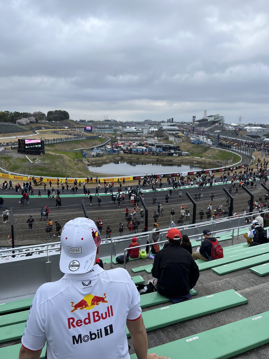 #2025年を振り返る 
今年行ったとこ↓
4月   鈴鹿🇯🇵（F1）
5月   富士（GT）、東京（FE）
7月   富士（SF）
10月 シンガポール🇸🇬（F1）
11月  茂木（GT）

たくさんの経験と人にお会いして、今年も充実した一年でした！
2026年は初🇮🇹も楽しみ！
よろしくお願いします！