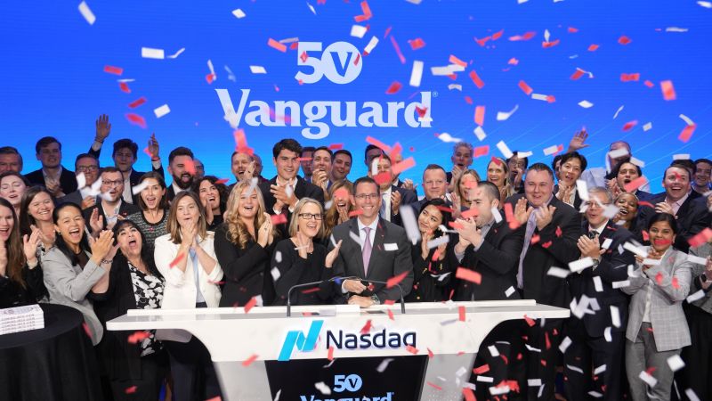 TheETFTracker's tweet image. As we close 2025 out, here are Vanguard’s top ETFs and how they performed this year (YTD):

1 $VOO Vanguard S&amp;amp;P 500 ETF – +18.85% 🟢
2 $VTI Vanguard Total Stock Market ETF – +18.19% 🟢
3 $VUG Vanguard Growth ETF – +20.55% 🟢
4 $VEA Vanguard FTSE Developed Markets ETF – +35.70% 🟢…