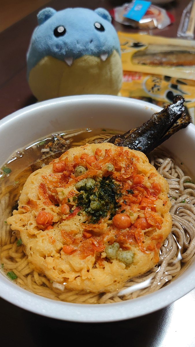 meoz's tweet image. 年越し蕎麦なのです
#日清どん兵衛
#追加ニシン
#ポケモンfit
#タマザラシ