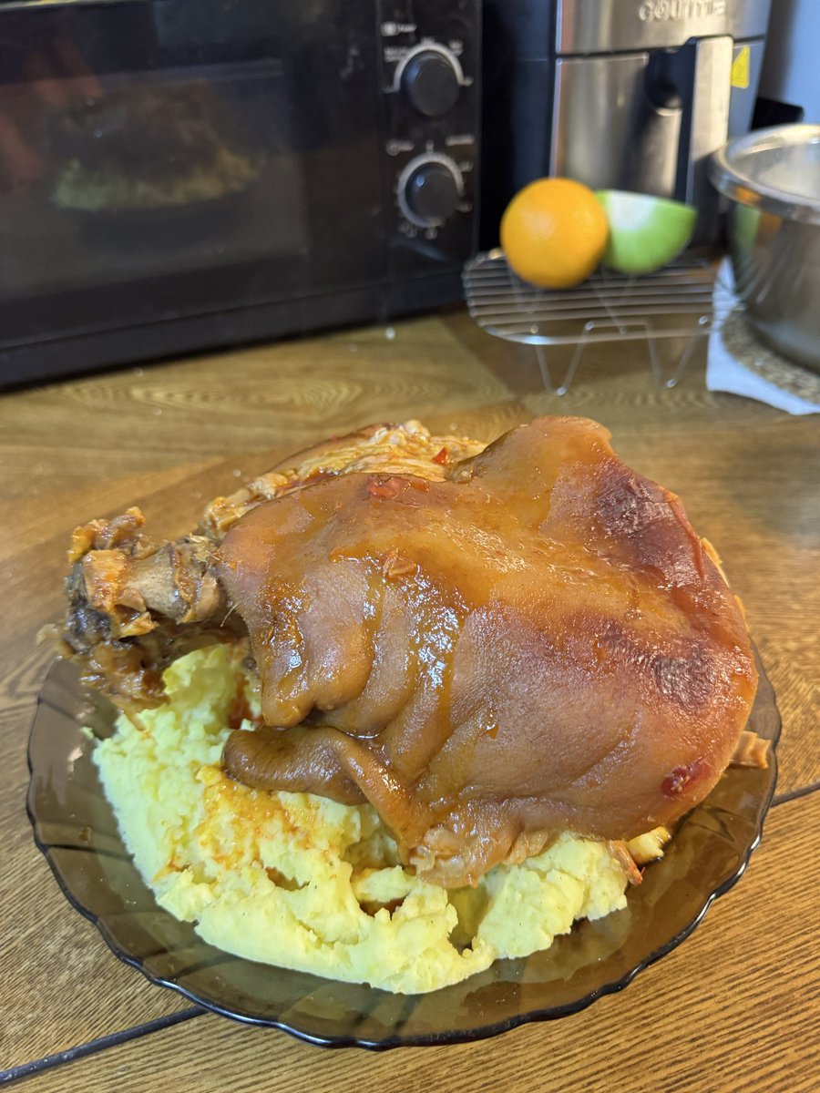 Баяраар хийдэг брэнд хоолоо хийлээ X н бүх найзууддаа эрүүл энх аз жаргалыг хүсье ерөөе