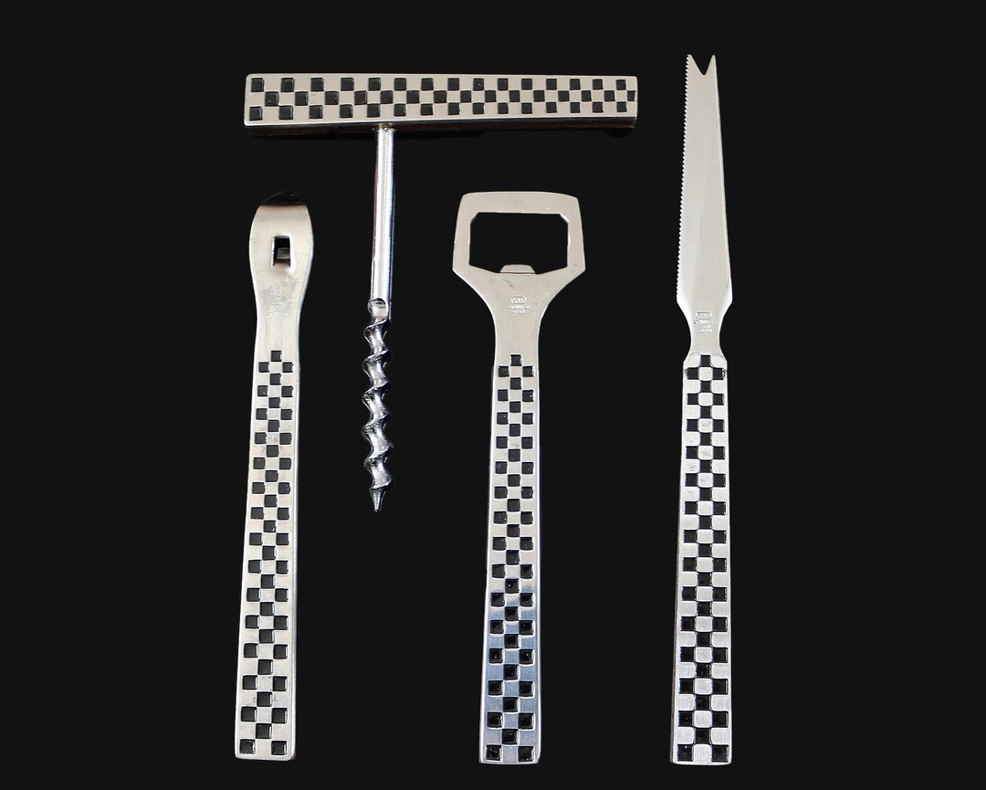 ArmoireAncienne's tweet image. Mid Century Bar Tool Set: Stainless Steel with Teak Handles by ArmoireAncienne dlvr.it/TQ5D5j #MidCenturyDesign #HomeBar #CocktailTools #VintageStyle #EtsyFinds